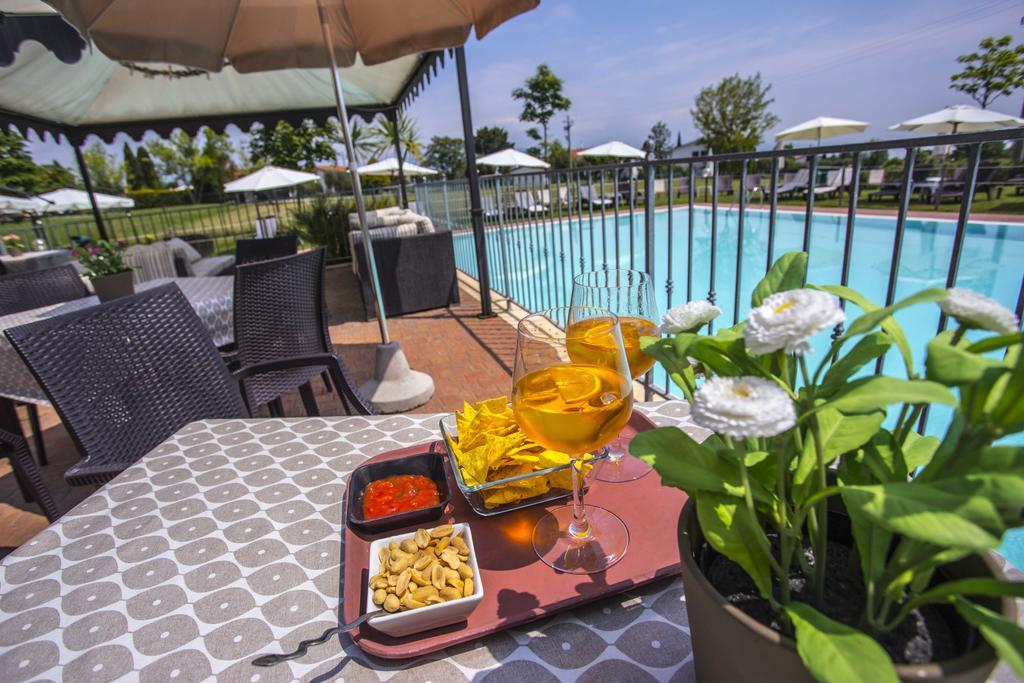 Residence Karina Moniga del Garda Ngoại thất bức ảnh